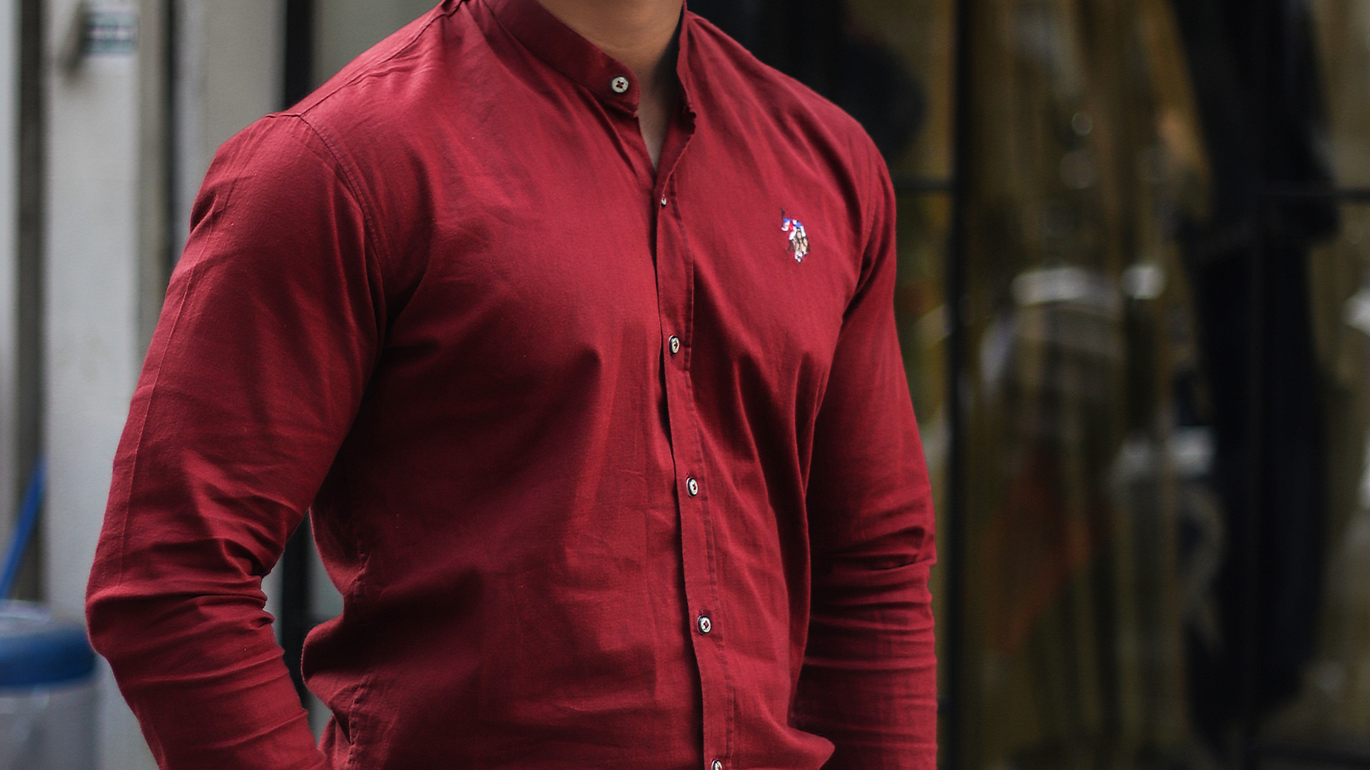 A man in a suit and tie is on a mannequin