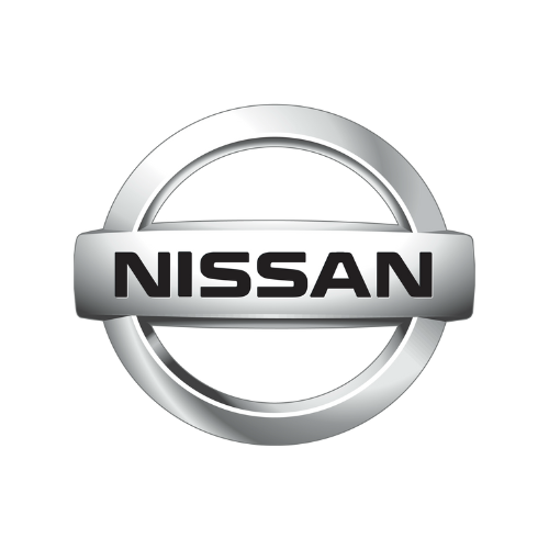 Um logotipo prateado da Nissan em um fundo branco