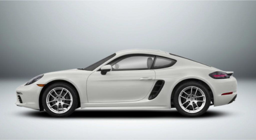 Um porsche boxster branco é mostrado de lado em um fundo branco.