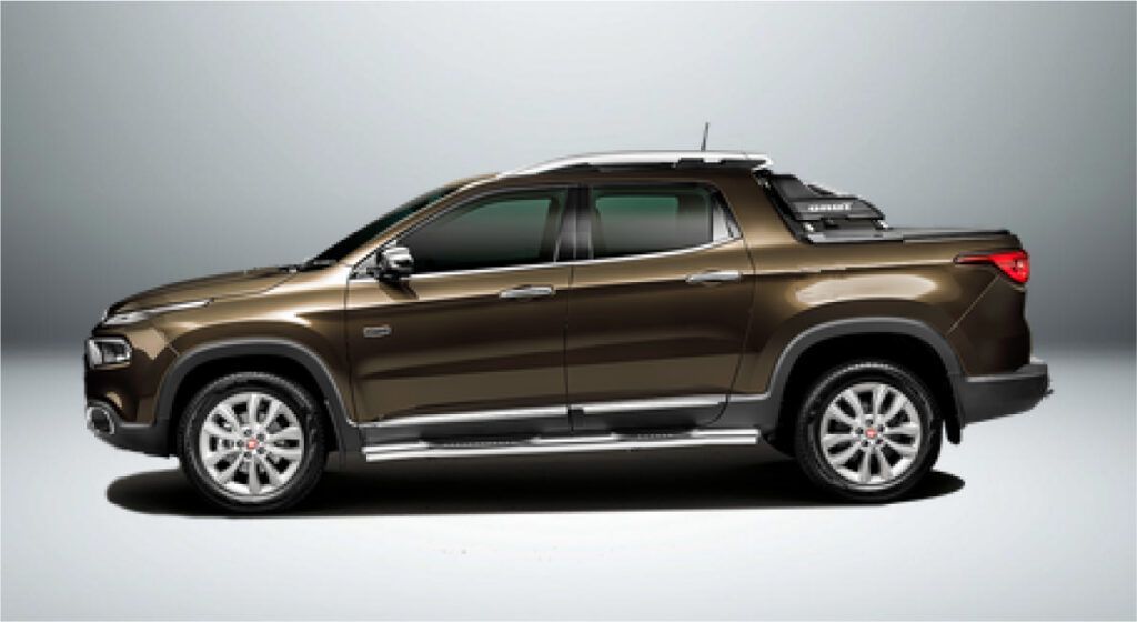 Uma caminhonete marrom está estacionada em uma superfície branca.