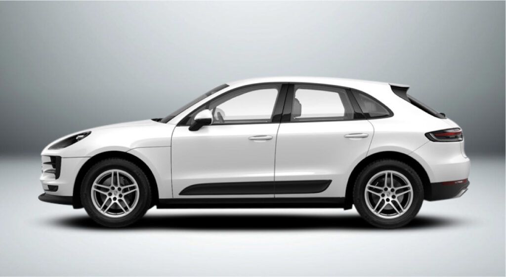 Um porsche macan turbo branco é mostrado de lado em um fundo branco.