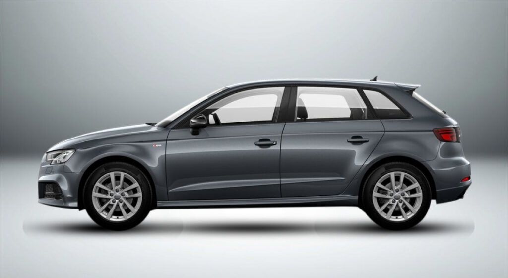 Um audi a3 cinza é mostrado lateralmente sobre um fundo branco.