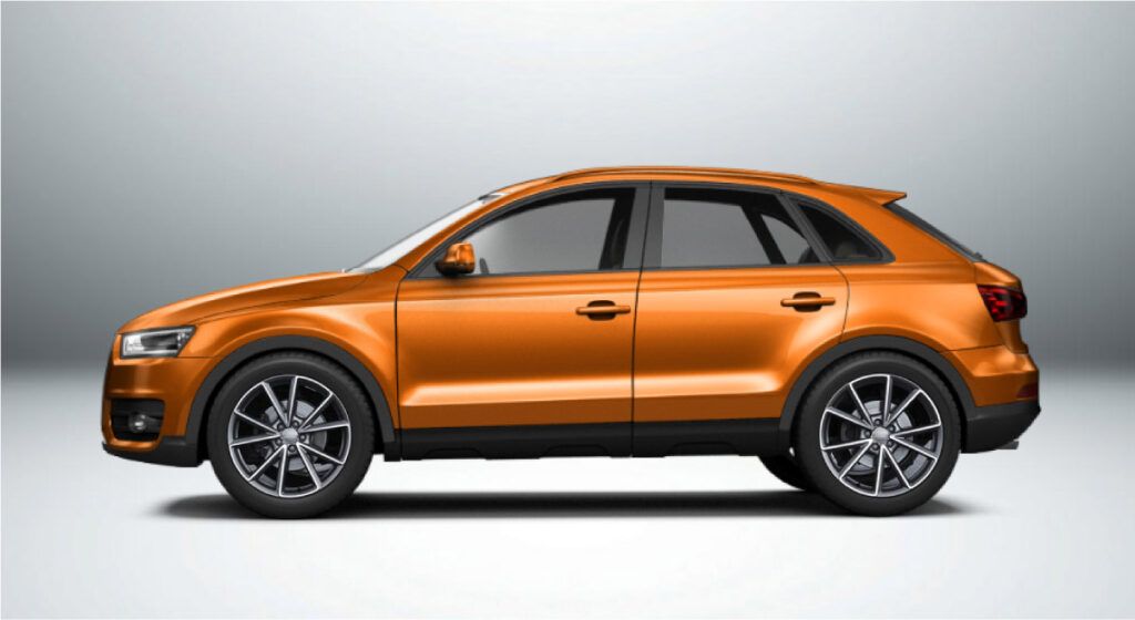Um audi q3 laranja é mostrado lateralmente em um fundo branco.