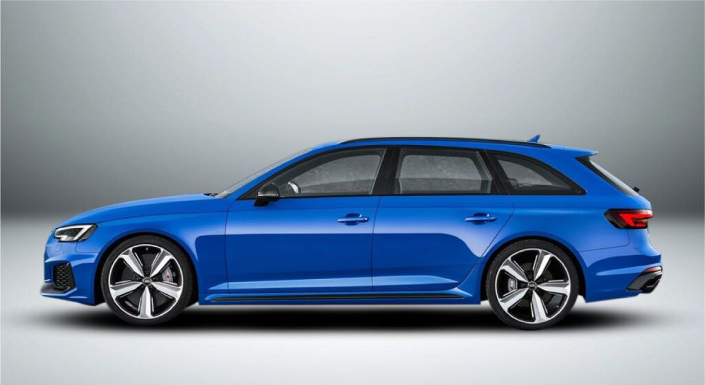 Um audi a4 azul é mostrado lateralmente sobre um fundo branco.