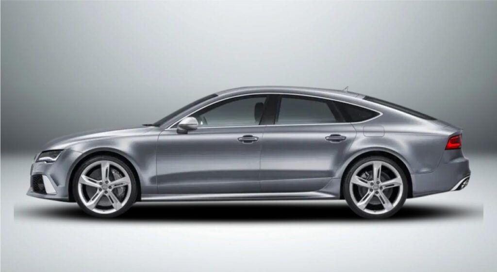 Um audi a7 prateado é mostrado lateralmente em um fundo branco.