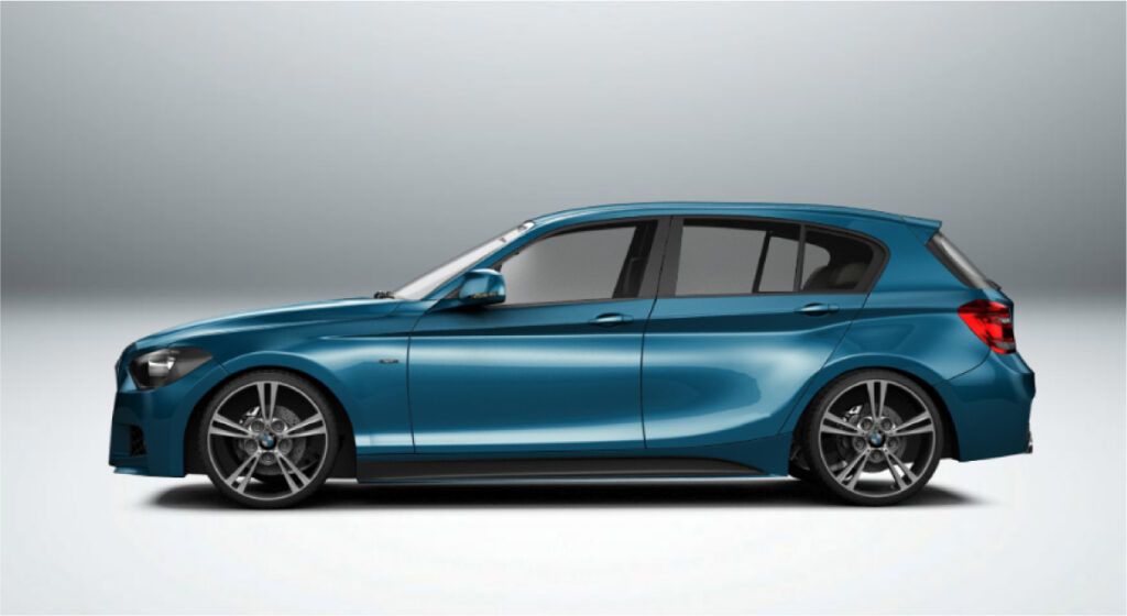 Um hatchback azul da série bmw 1 está sentado em uma superfície branca.