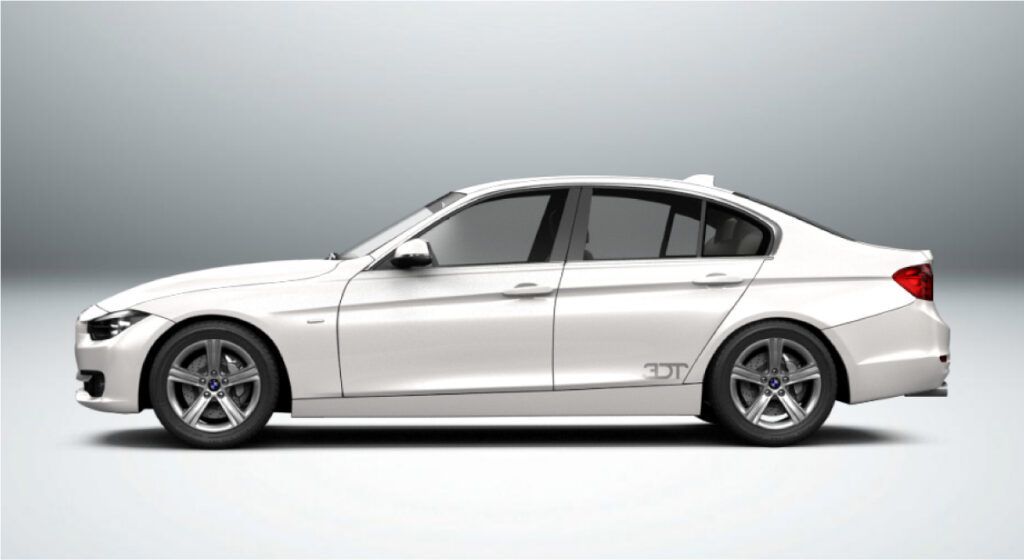 Um bmw série 3 branco é mostrado de lado em um fundo branco.