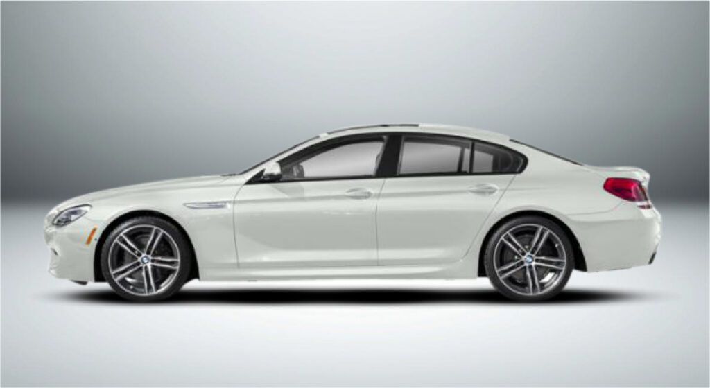 Um bmw série 6 branco é mostrado lateralmente em um fundo branco.