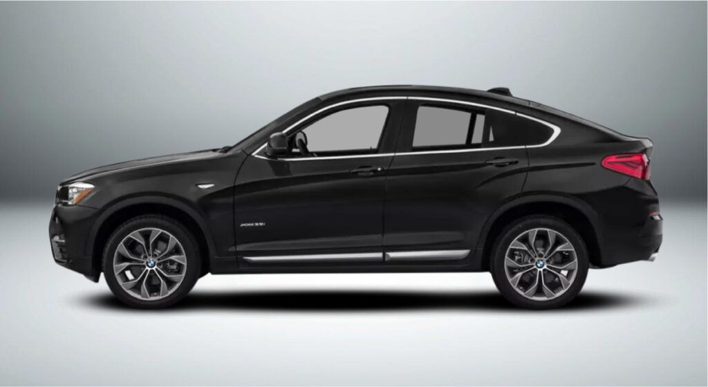 Um bmw x4 preto é mostrado de lado em um fundo branco