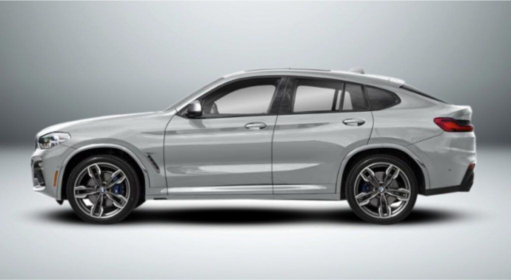 Um bmw x4 branco é mostrado de lado em um fundo branco.