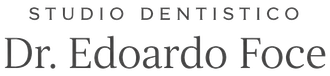 Logo per uno studio dentistico. Icona a forma di dente accanto alla scritta "Studio Dentistico Dr. Edoardo Foce".