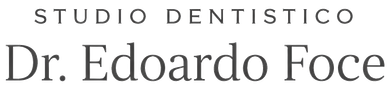 Logo per uno studio dentistico. Icona a forma di dente accanto alla scritta "Studio Dentistico Dr. Edoardo Foce".