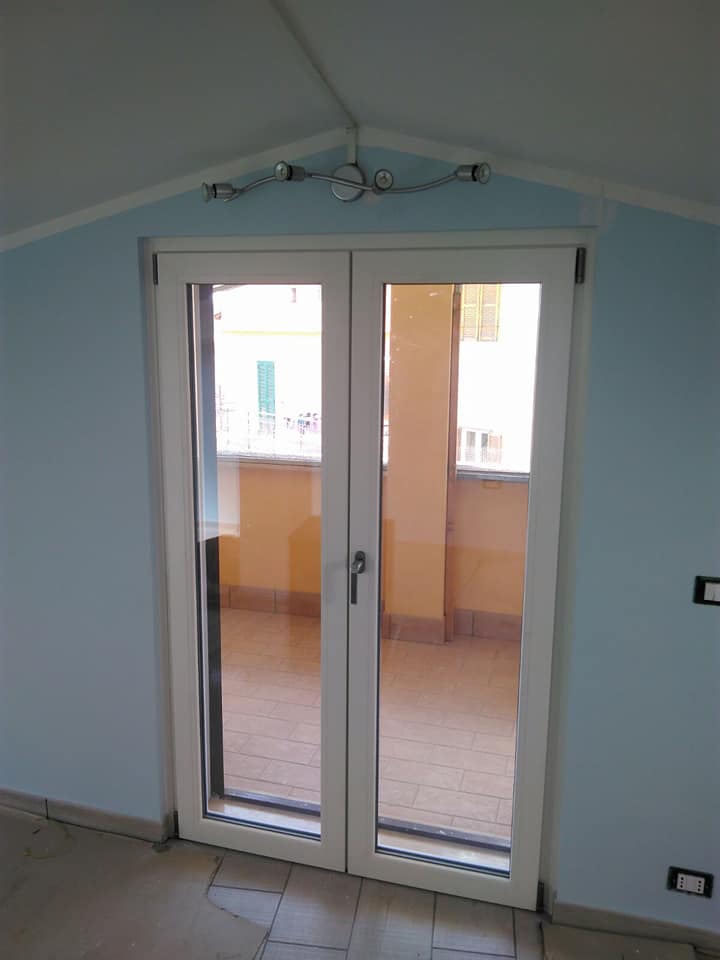 portafinestra in legno bianco