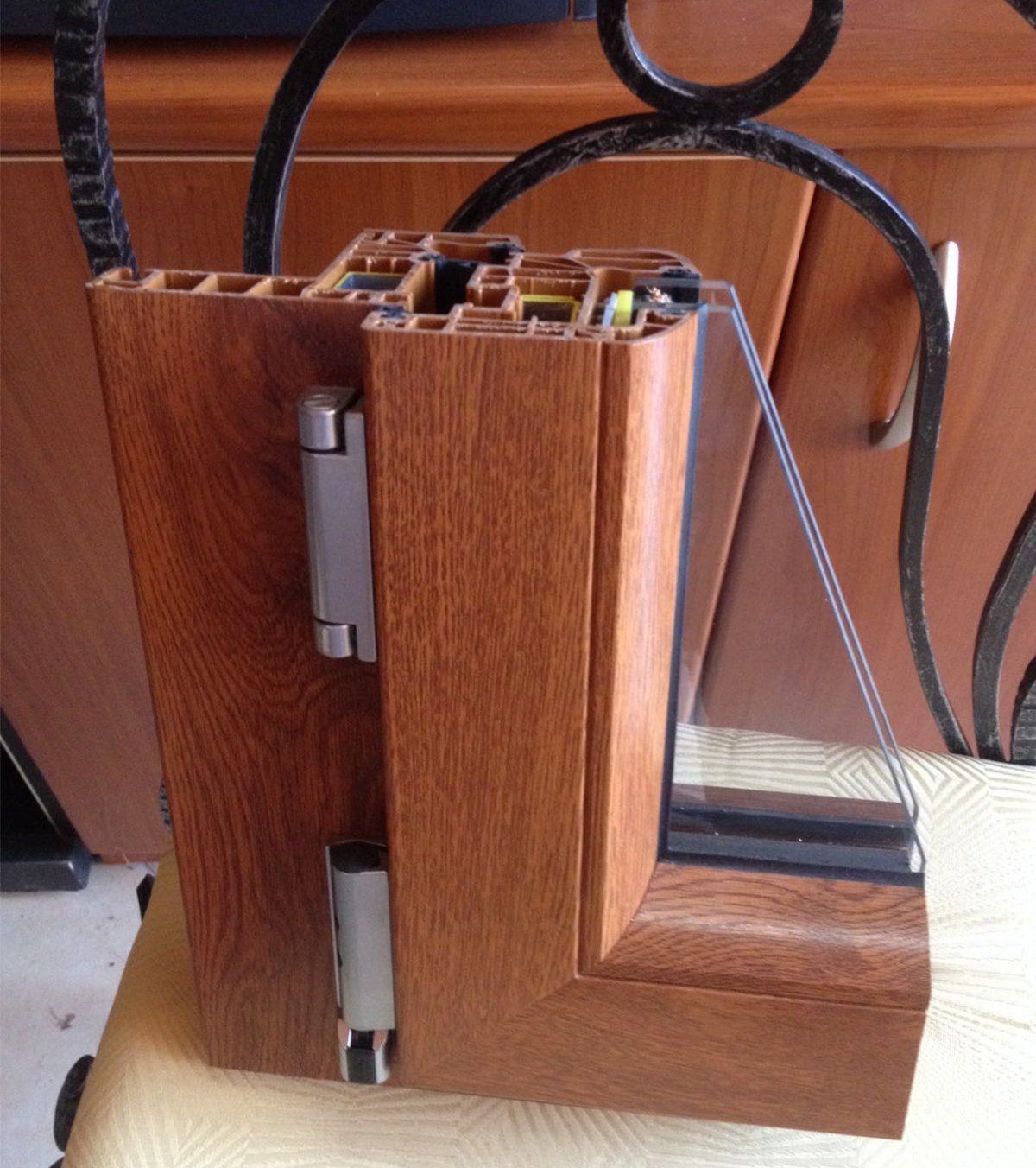 sezione di finestra in legno