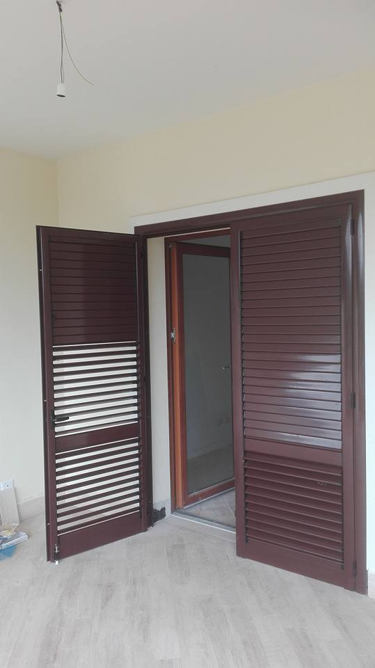 persiana per portafinestra in legno