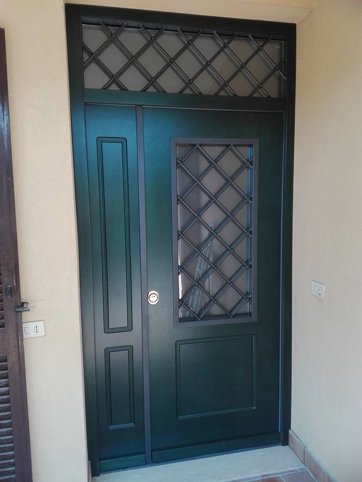 porta blindata in legno laccato verde