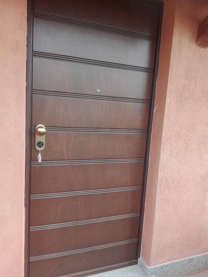 porta per esterni in legno massiccio