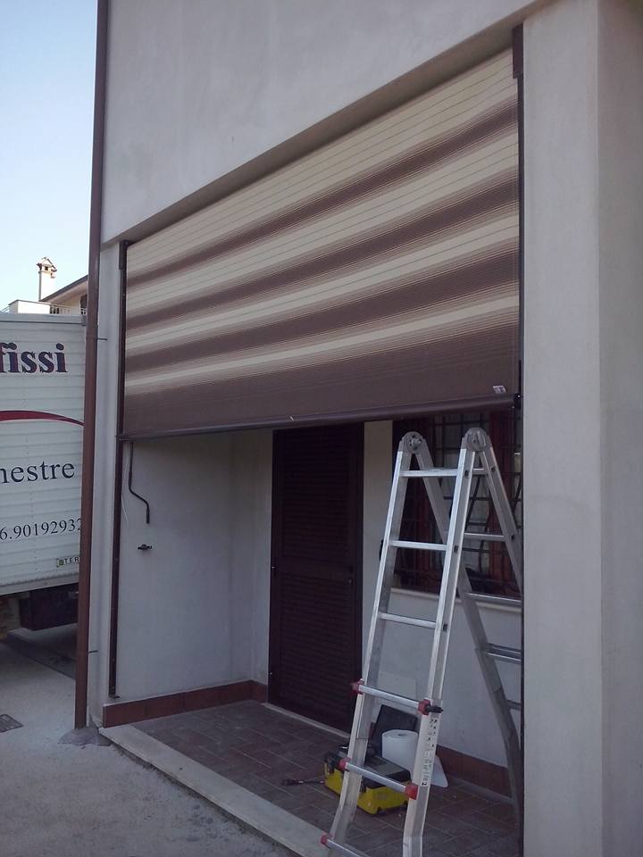 tenda da sole a scorrimento verticale