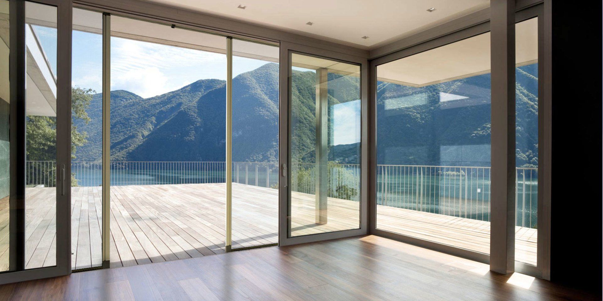 portafinestra con zanzariera a scorrimento laterale