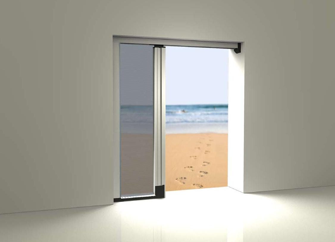 zanzariera a scorrimento laterale su porta