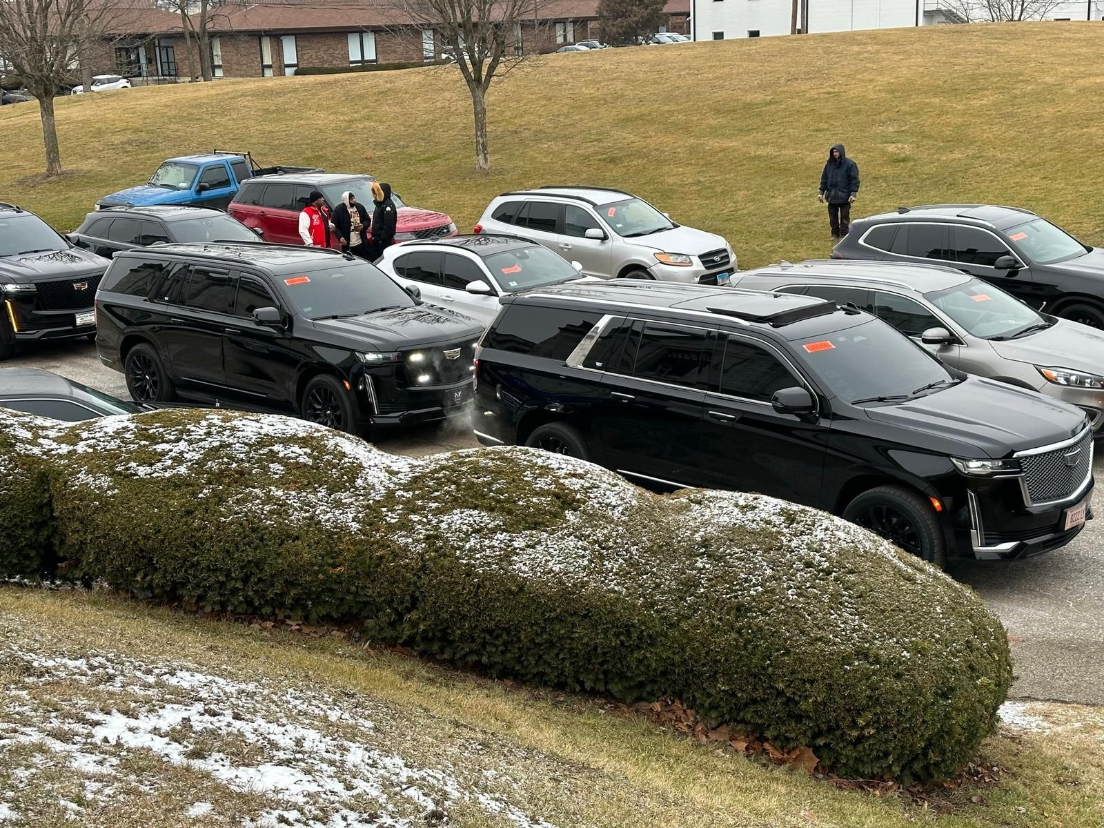 Car service to O'Hare Airport - black SUV for professional airport transportation in Chicago