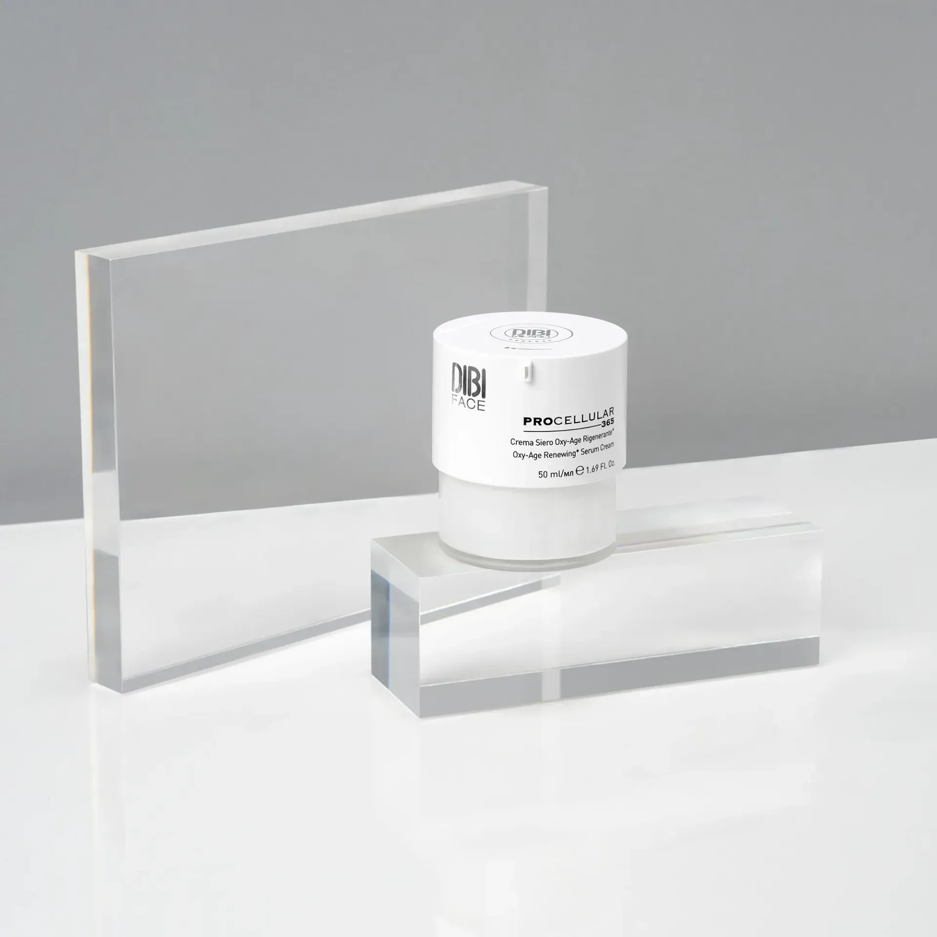 Barattolo bianco per prodotti per la cura della pelle