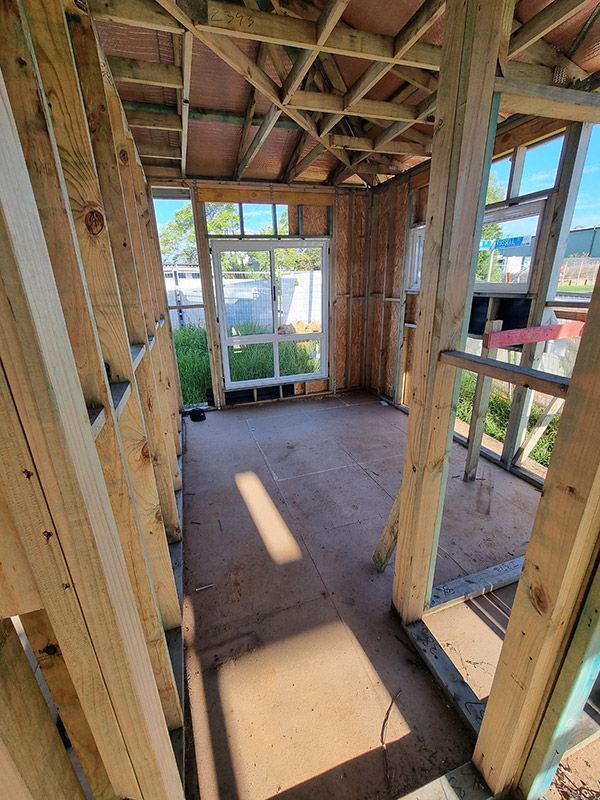 Room With Wooden Beams And A Window View — Entire Trades in Cessnock, NSW