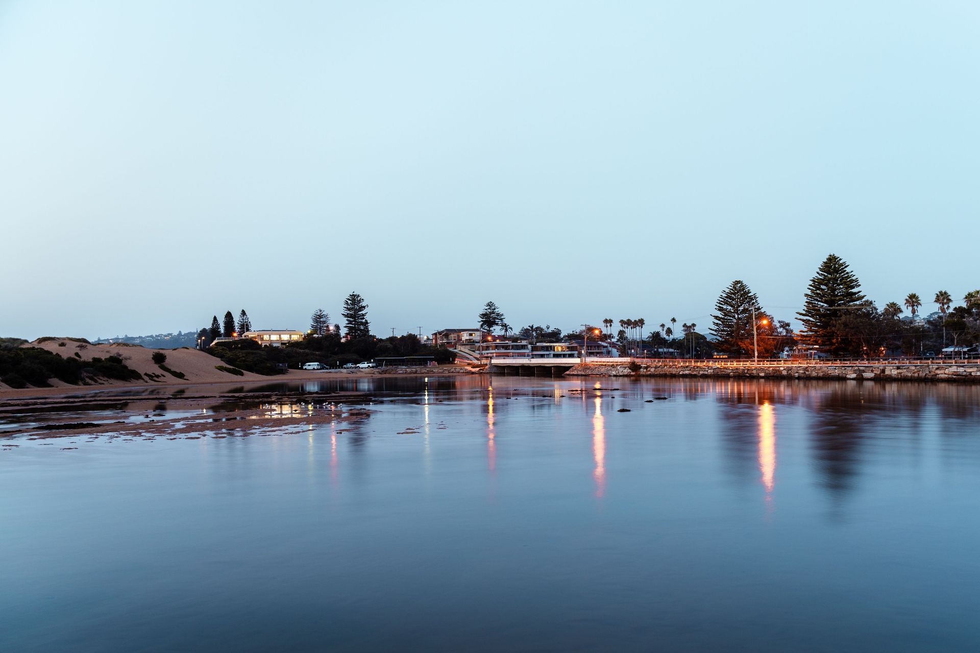 Calm lakeside in Maitland
