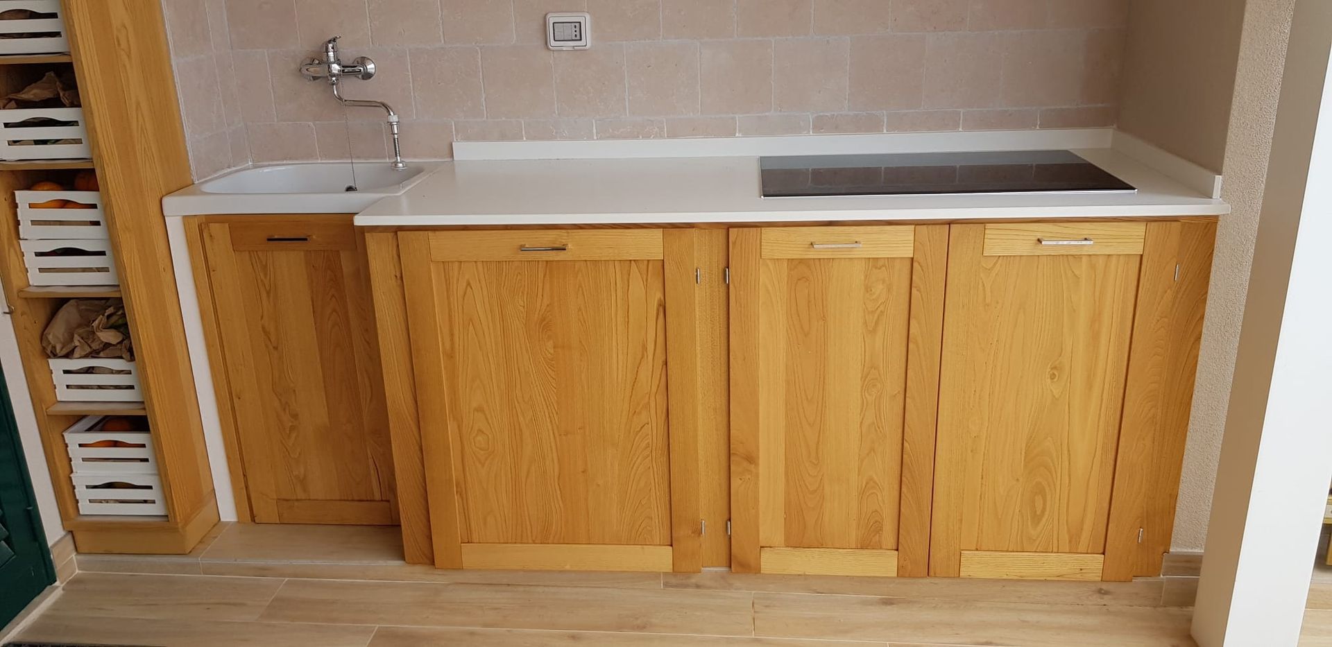 MOBILI IN LEGNO