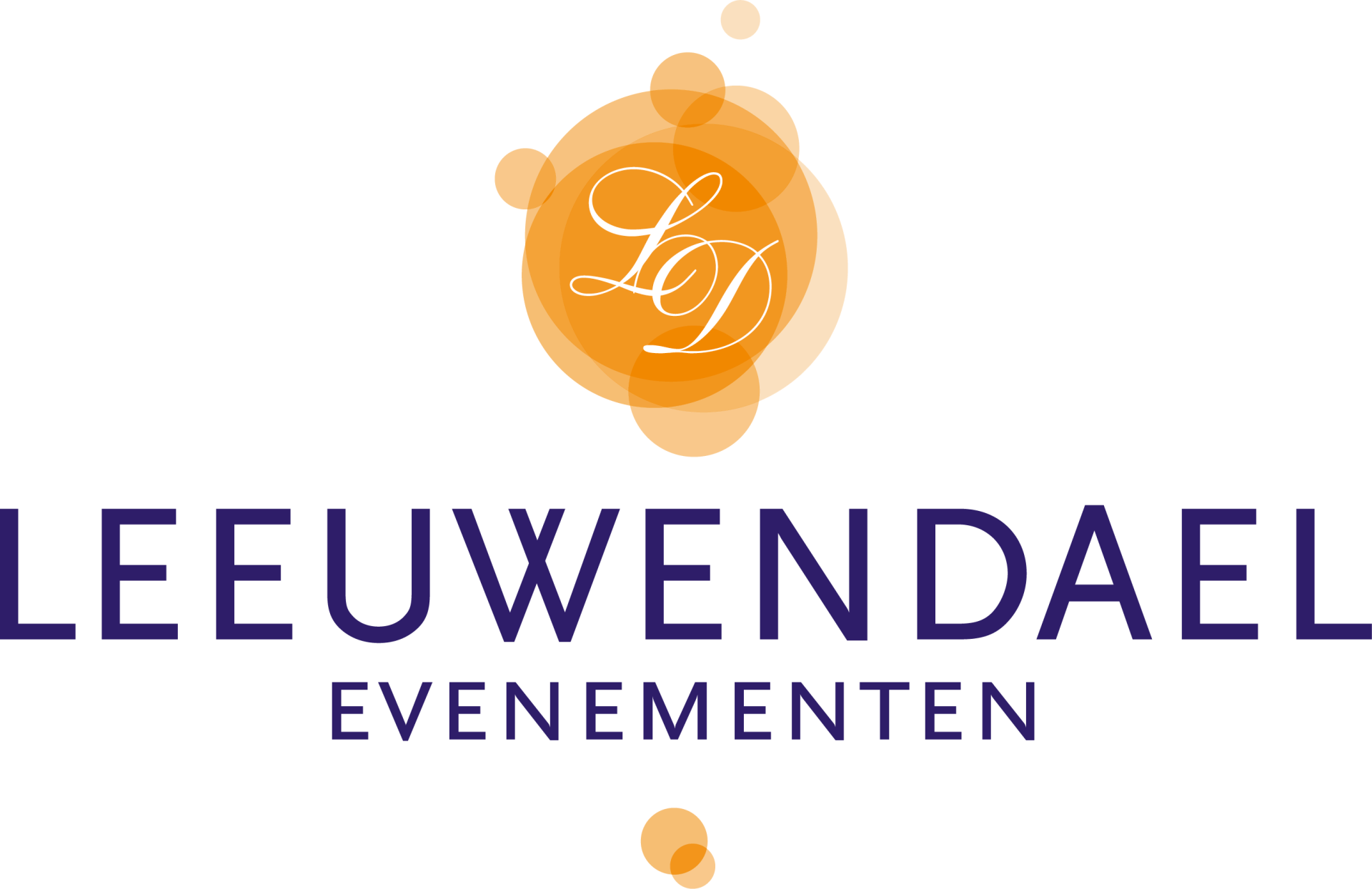 Logo Leeuwendaal Evenementen: Paarse tekst onder een oranje cirkel met in elkaar verweven initialen