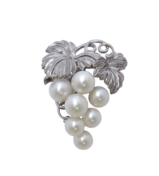 A silver-tone grape-shaped brooch featuring lustrous white pearls as grapes and detailed embossed metal leaves.