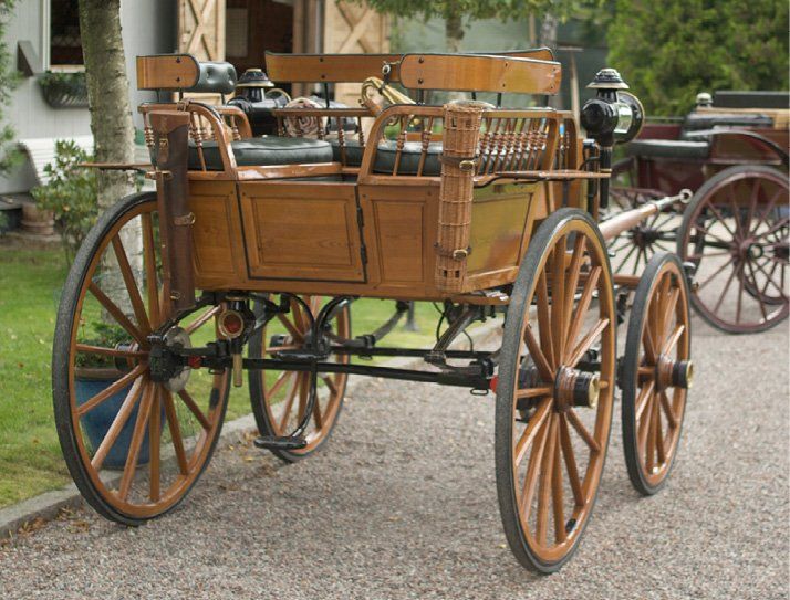 horse drawn carriage in mint condiotion