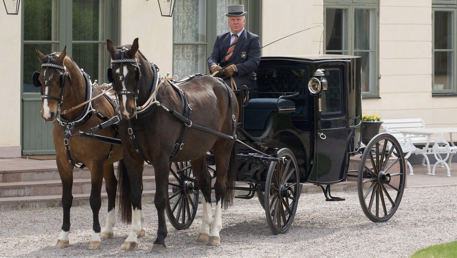Brougham, horse drawn carriage in mint condiotion