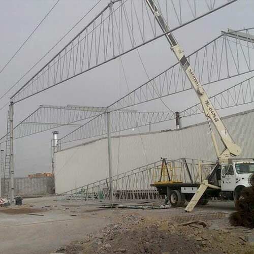 GRÚAS Y EQUIPOS - GRUAS TIPO TITAN