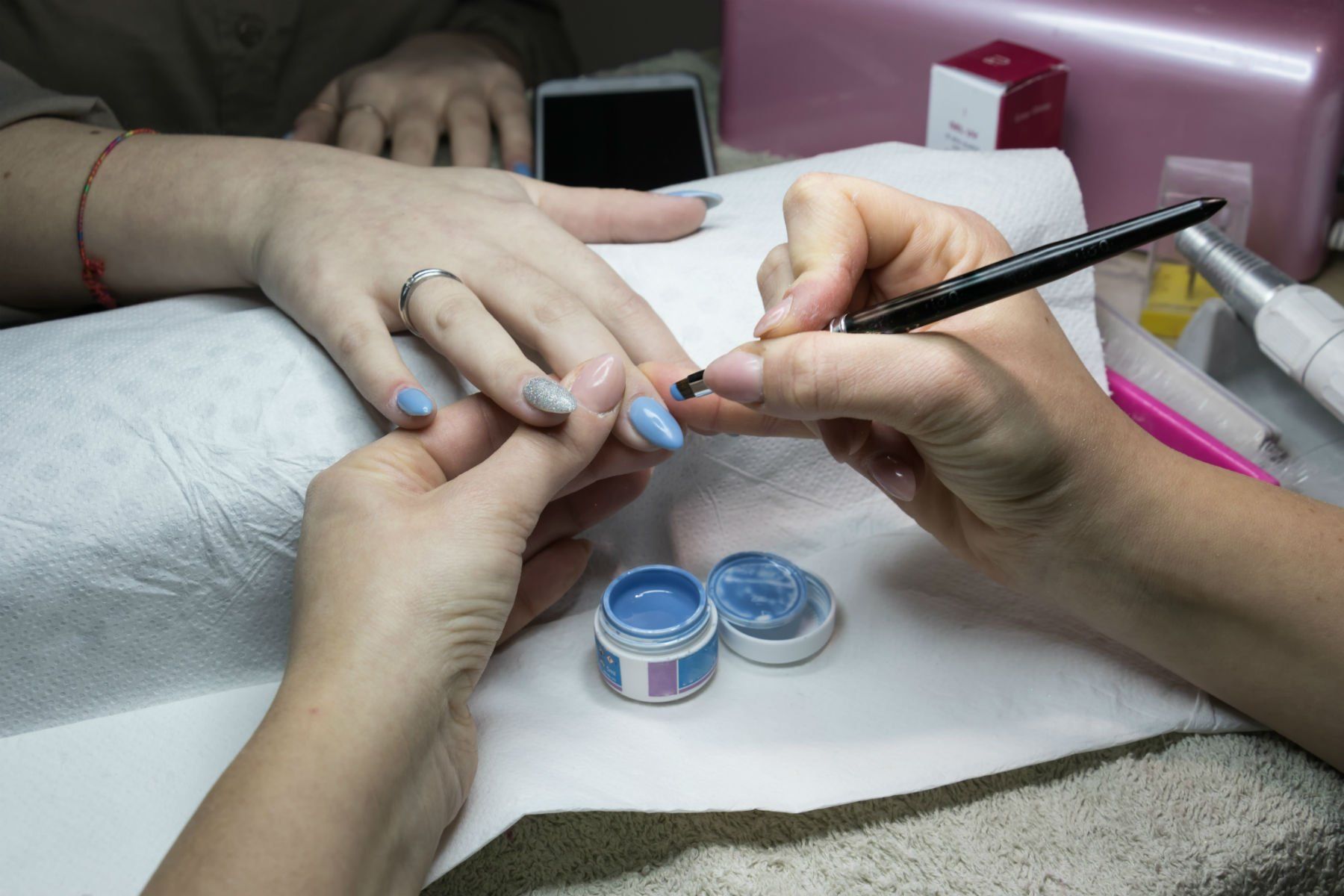 Applicazione smalto semipermanente