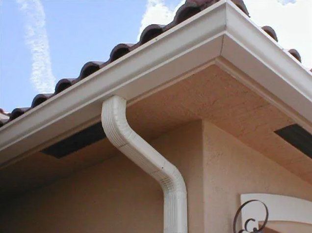 White Installed Gutter — Oakland Park, FL — Watertite Gutter Company