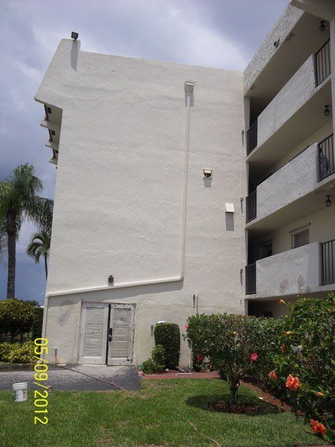 Commercial Building — Oakland Park, FL — Watertite Gutter Company