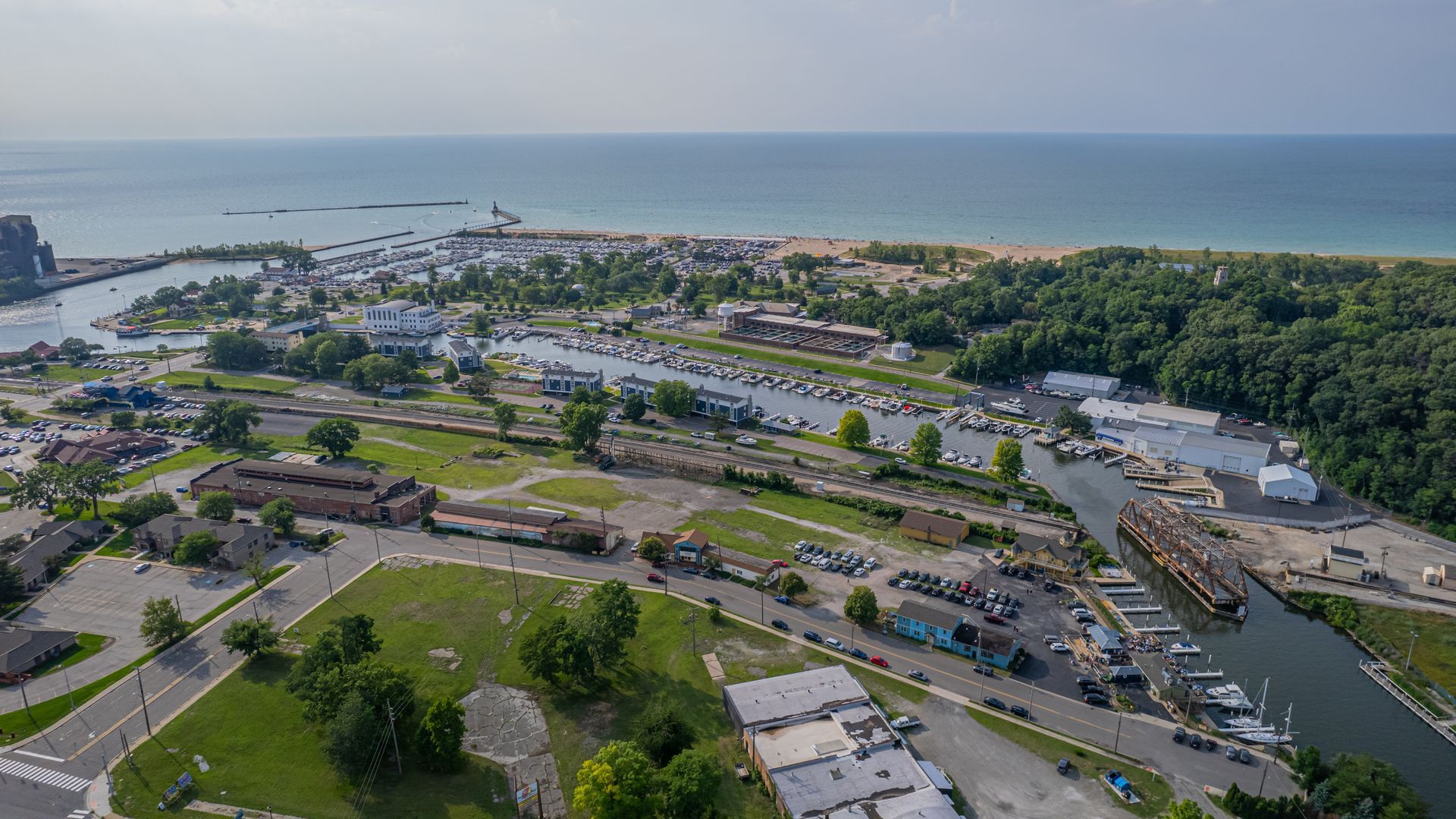 aerial-view-of-property-and-lake