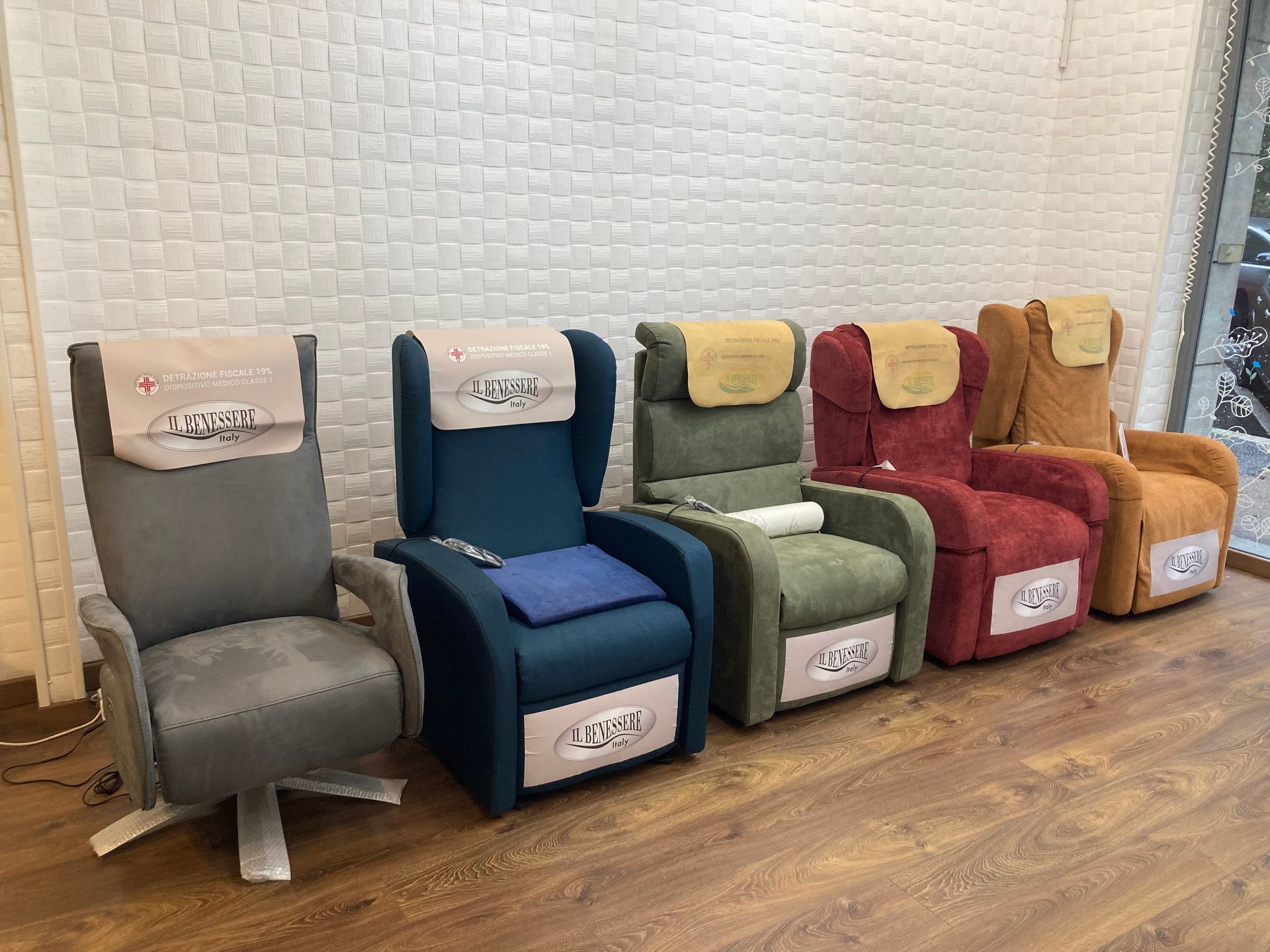 showroom con poltrone ortopediche