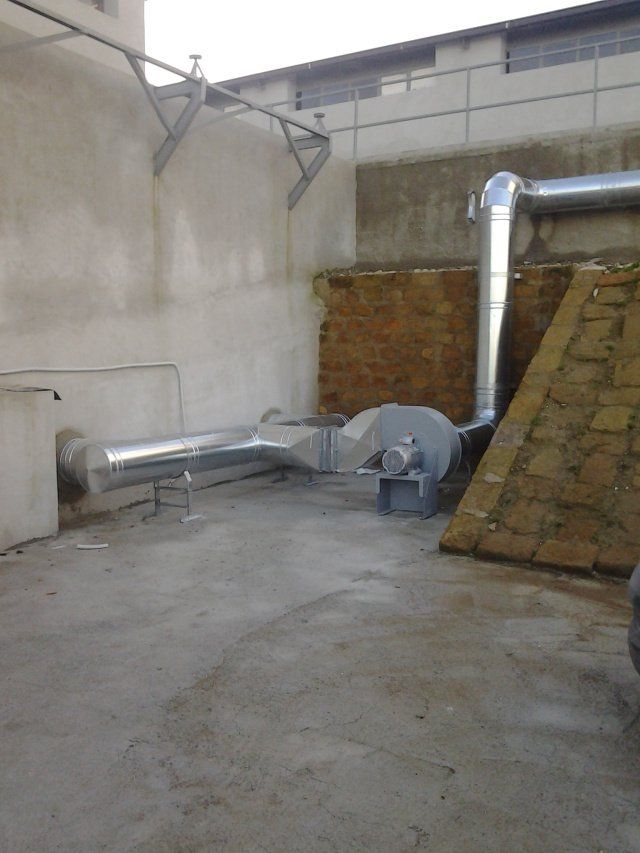 condotto dell'aria con snodo esterno al palazzo