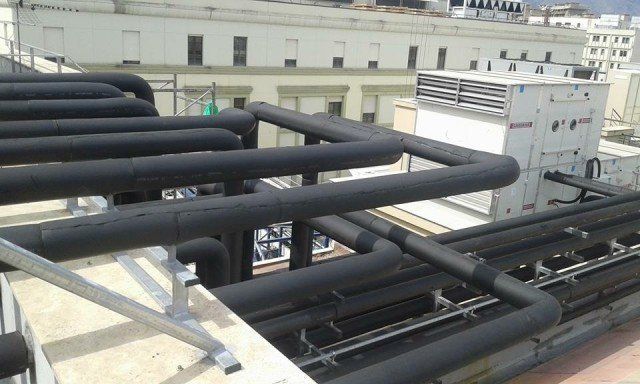 tubature su un palazzo