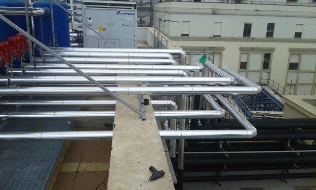 Installazione condotto di aerazione su un tetto