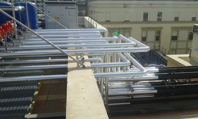 Condotti di aerazione su un palazzo