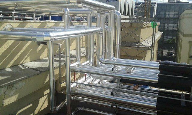 Condotti d'aerazione su un tetto