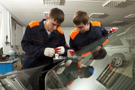 Mobile windscreen repairs in Toowoomba in action