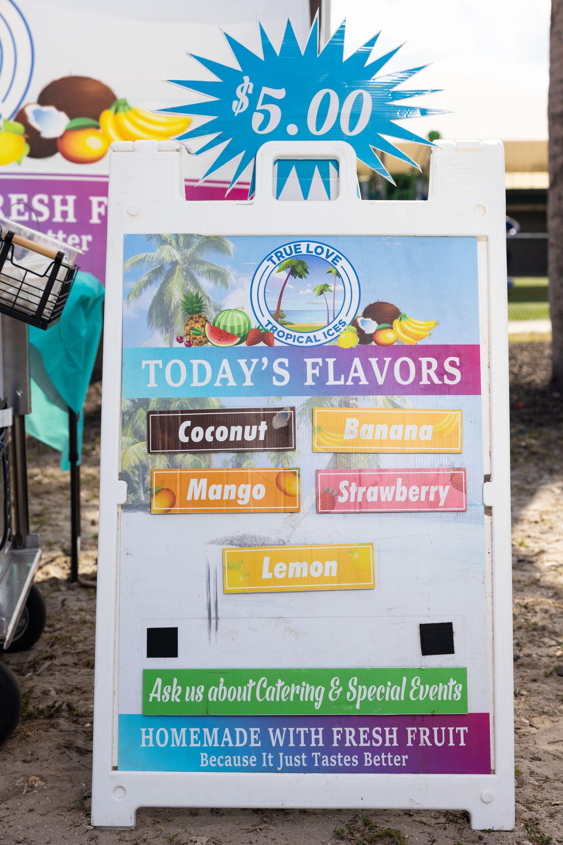 A sign that says today 's flavors on it