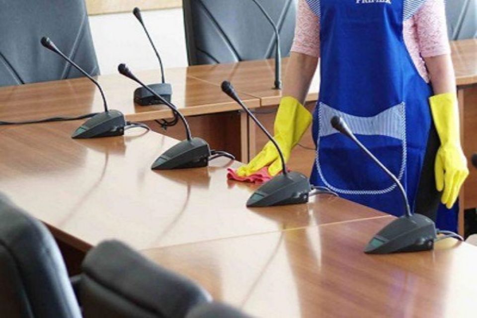 Pulizia sala conferenze