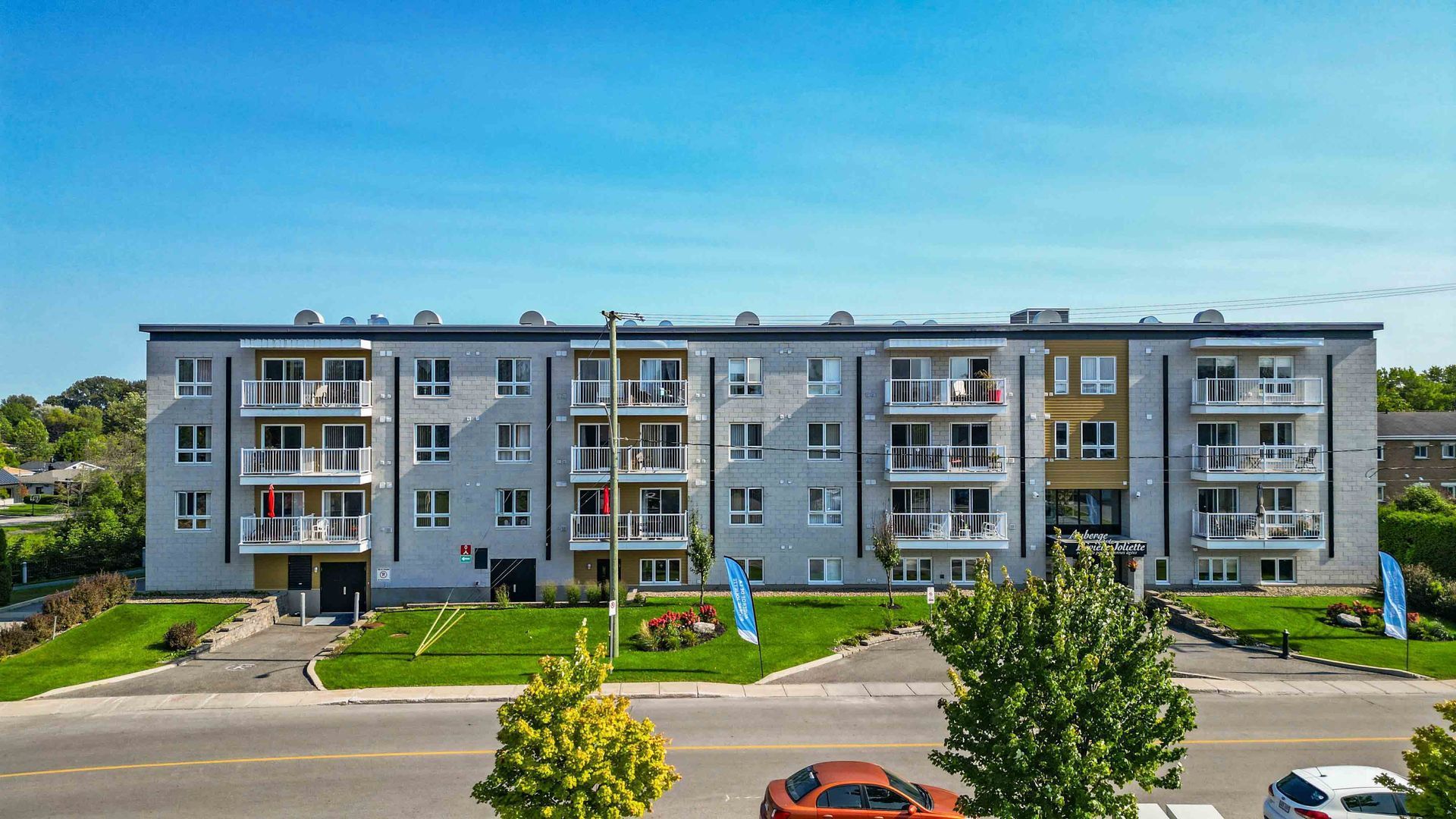 Entrée principale de la résidence privée certifiée pour aînés (RPA) à Joliette, proche de Saint-Charles-Borromée