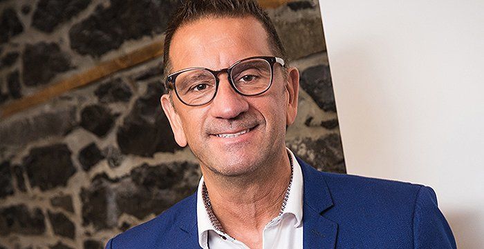 M. Stéphane Vinet à titre de directeur principal