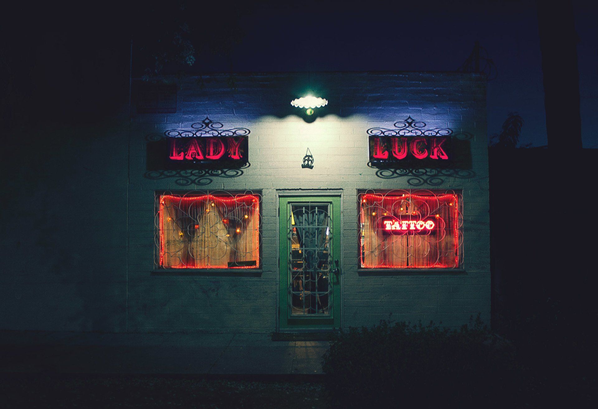 Lady Luck Tattoo Phoenix Exterior Street view